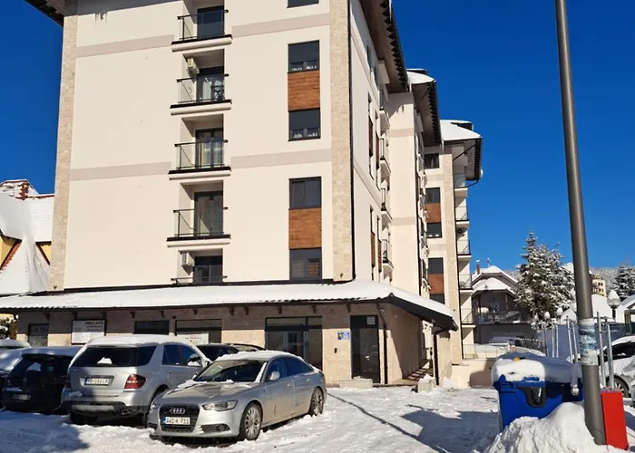 Ana * زلاتيبور